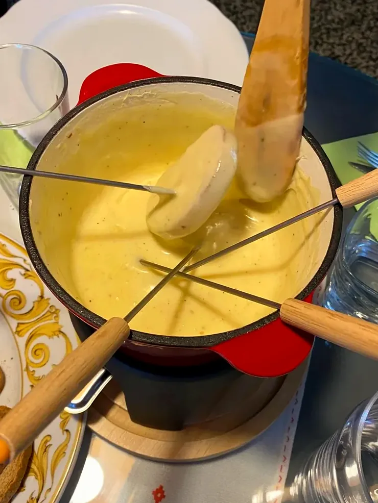 Fondue de queso con pan